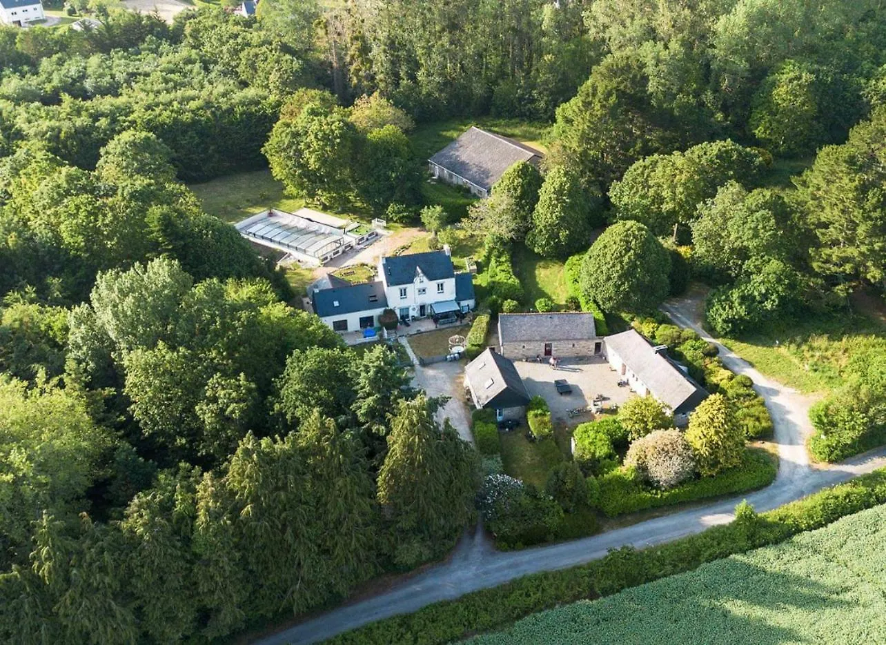 Gite Breizh Piscine Ou Jacuzzi Saint-Évarzec 度假居