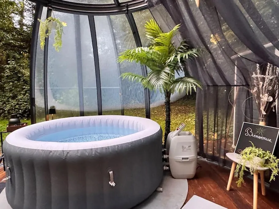 Дом отдыха Gite Breizh Piscine Ou Jacuzzi Saint-Evarzec
